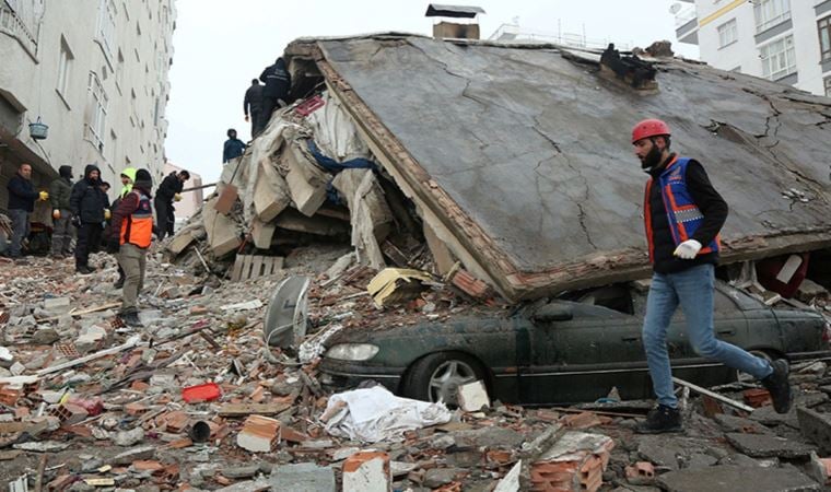 Deprem bölgesinde salgın hastalık tehlikesi: Ceset torbası bile yok!