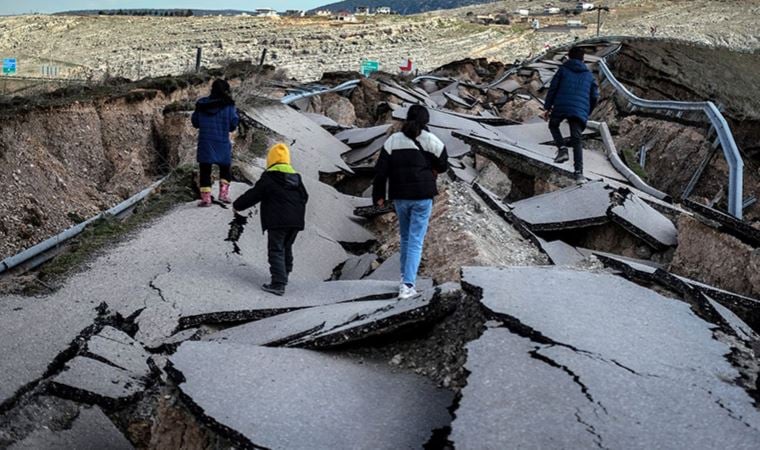 Depremzedeler bölgede çile çekerken bakanlar pembe tablo çiziyor