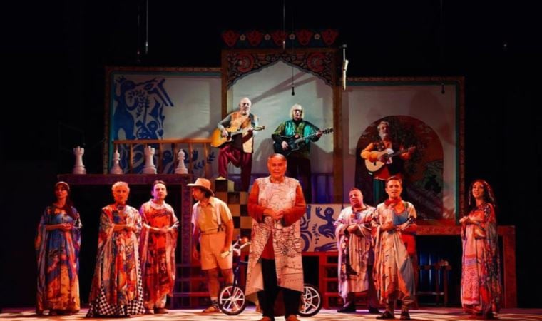 Ferhan Şensoy’un ‘Şahları da Vururlar’ adlı oyunu depremzedeler için sahneleniyor