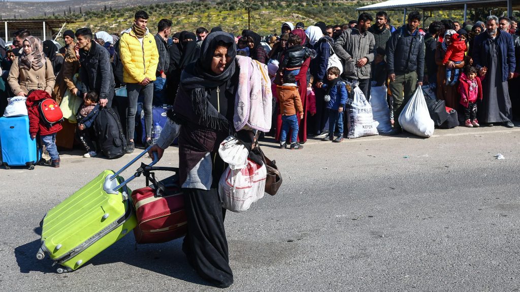 Türkiye’deki yüzlerce Suriyeli deprem sonrası Suriye’ye döndü