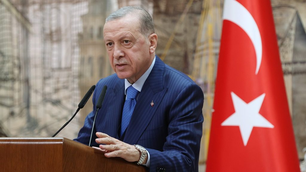 Erdoğan: Deprem konutları için yarın temel atmaya başlıyoruz