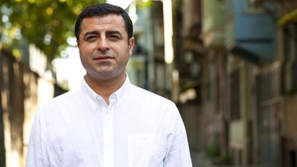 Demirtaş: Erdoğan, Kürtlerin oyunu alabileceğinden emin olsa HDP’nin önünde yatar kalkardı