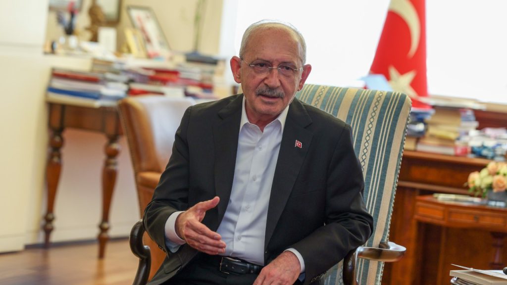 Kılıçdaroğlu’ndan ‘seccade’ yanıtı: Çıkar ağzındaki baklayı, ‘affedersiniz’ diyerek söyle rahatla