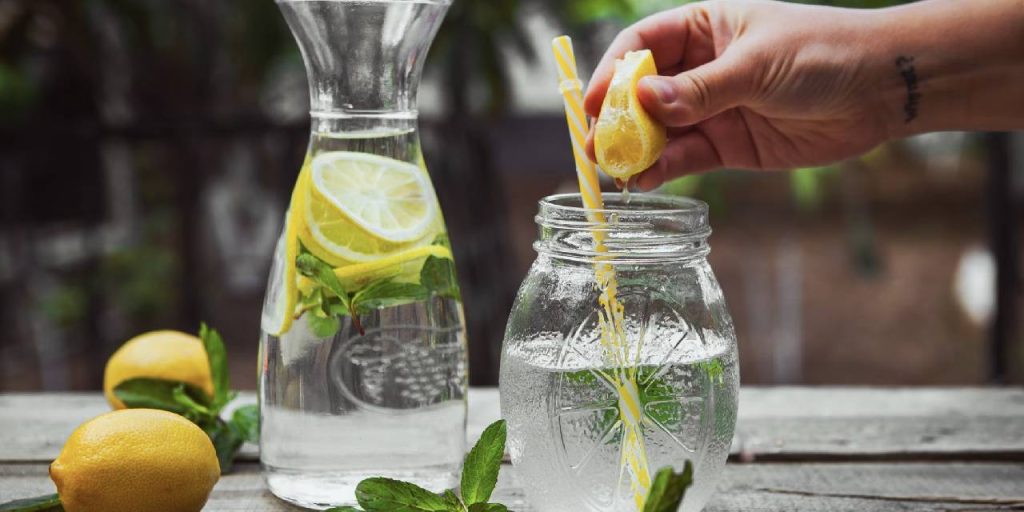 Limonlu su içmek gerçekten sağlıklı mı? İşte detaylar…