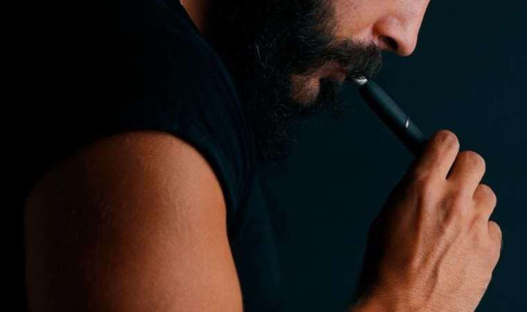 Sigaraya gelen zamlar nedeniyle e-sigara kullanımı son dönemlerde arttı: ‘Elektroniği de hiç masum değil’