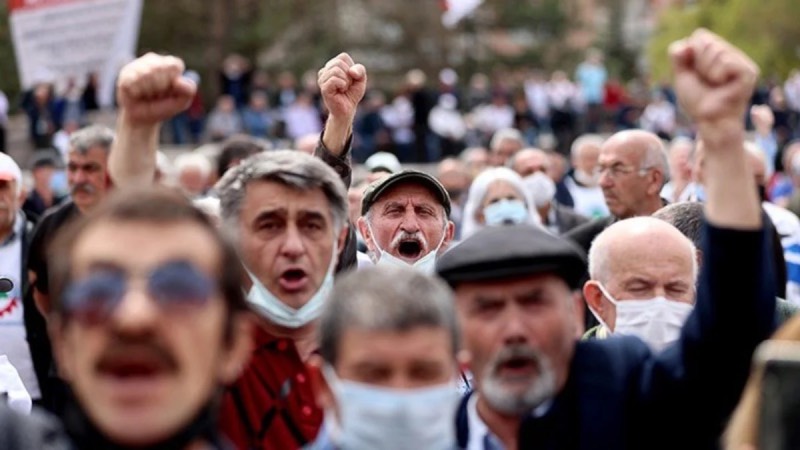 Emekliler yarın meydana iniyor; “En düşük emekli aylığı açlık sınırının altında”