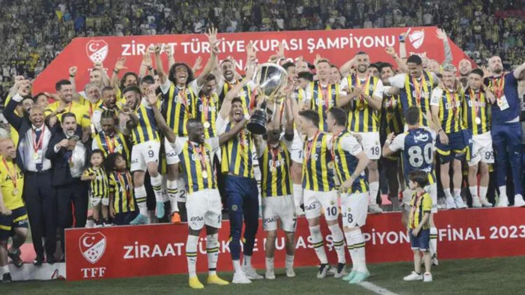 Son Dakika: Fenerbahçe’ye 5 yıldızlı forma için ‘ihtar’ cezası!