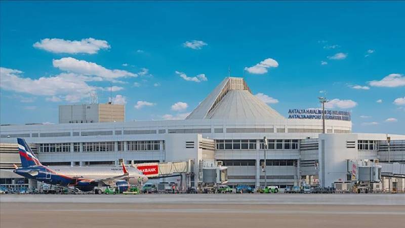 Antalya Havalimanı’nda uçuşlar geçici olarak durduruldu