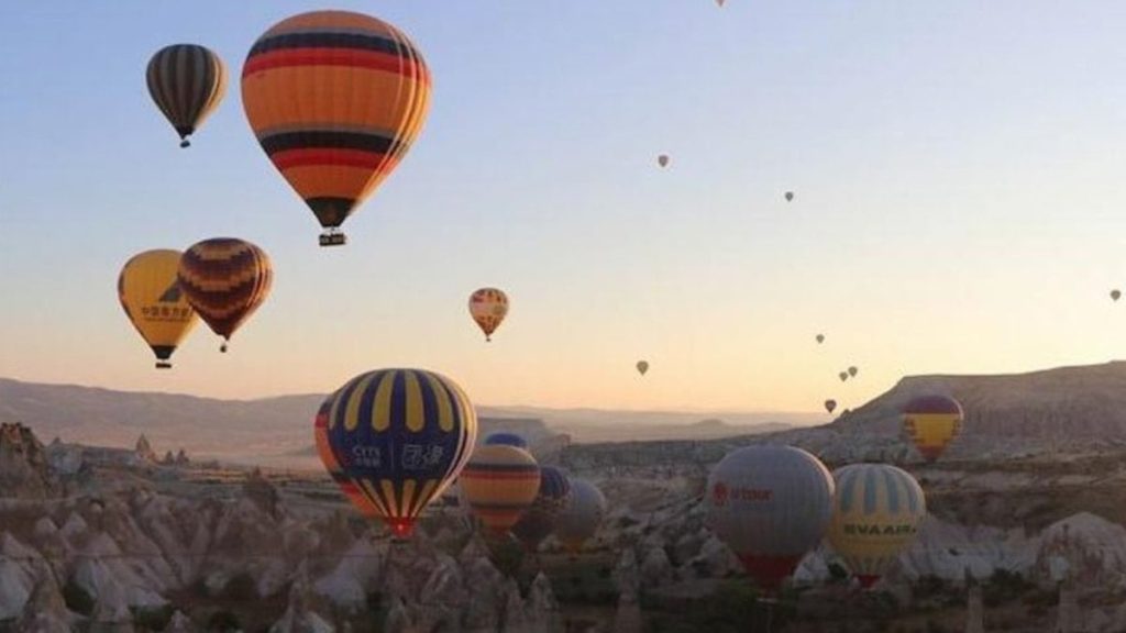 Kapadokya’da sıcak hava balon turları yağmur nedeniyle iptal edildi