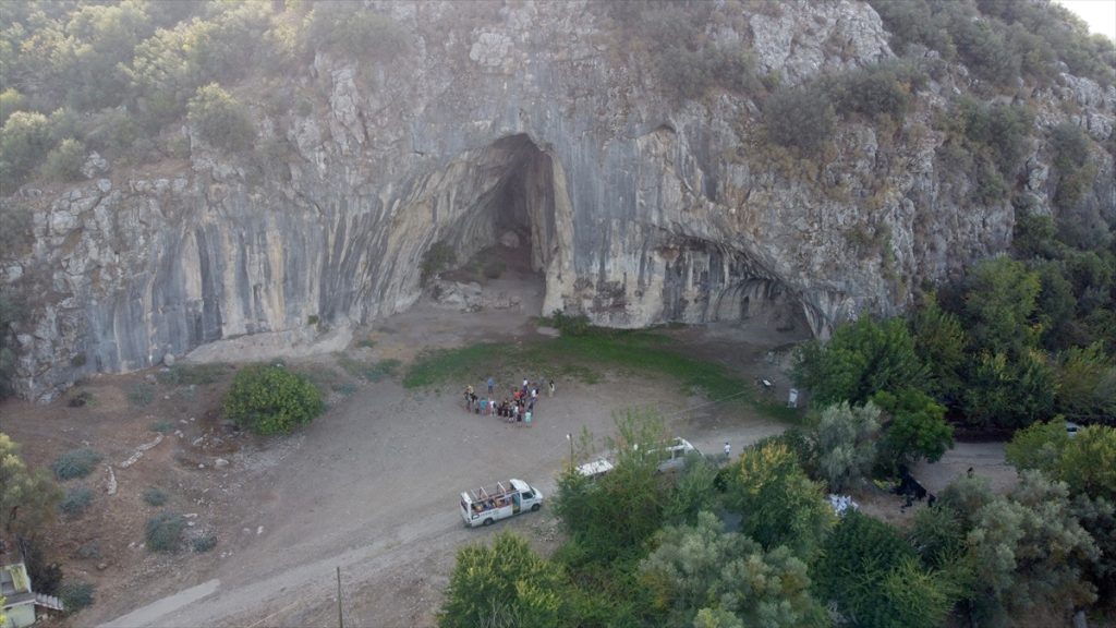 Akdeniz ve Ege’nin mağaraları insanlık tarihinden izler yansıtıyor