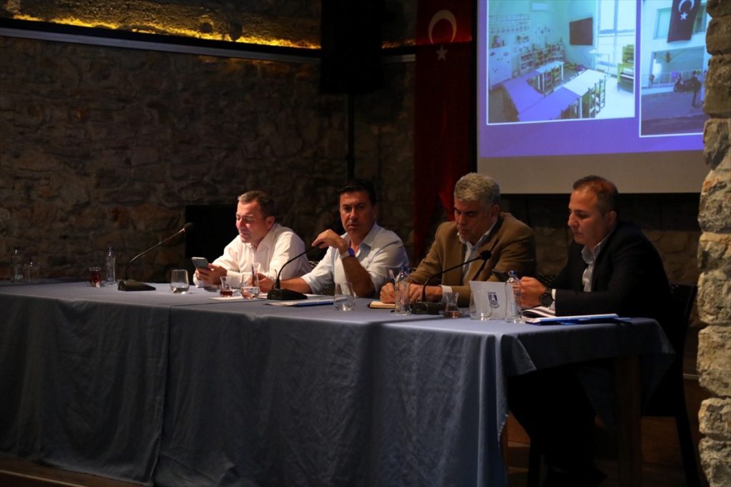 Bodrum Belediye Başkanı Ahmet Aras muhtarlarla bir araya geldi