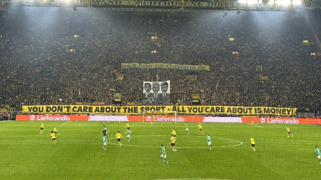 Borussia Dortmund taraftarlarının UEFA protestosu