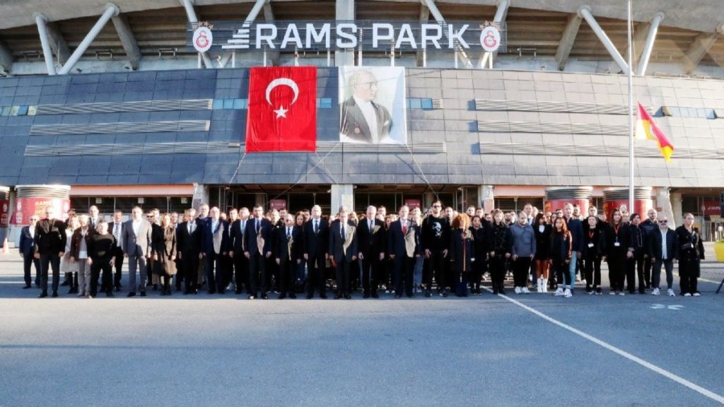 Galatasaray, Atatürk’ü anma töreni düzenledi