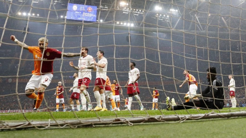 Galatasaray’dan iki futbolcu ‘Haftanın enleri’ne aday