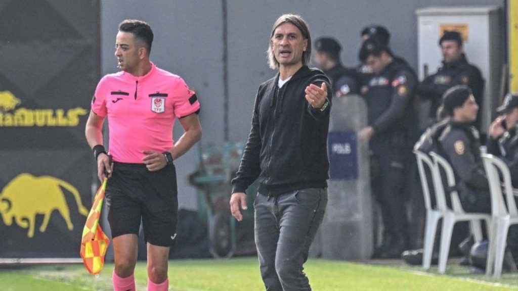 İstanbulspor’un hocası Hakan Yakın’a 1 maç ceza
