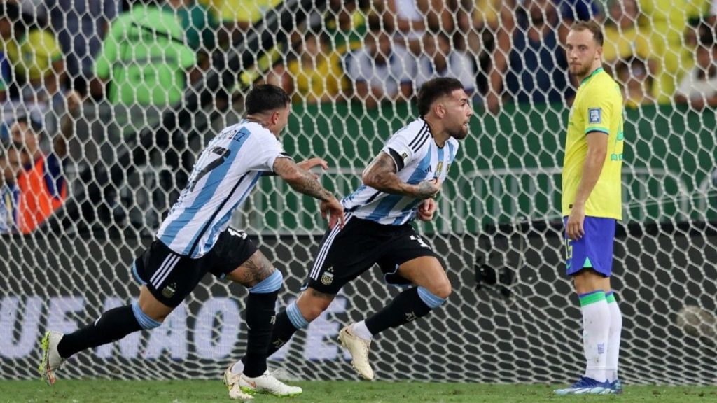 Olaylı maçta Arjantin, Brezilya’yı tek golle geçti