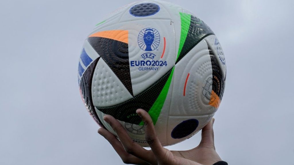 UEFA, EURO 2024’ün resmi maç topunu tanıttı