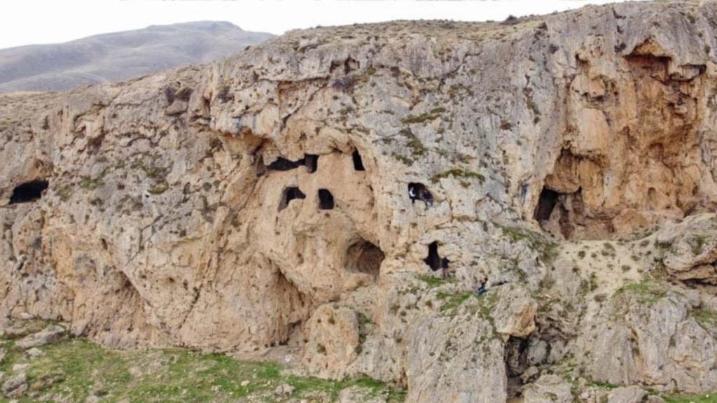 Van’ın mağaraları doğaseverleri ve arkeoloji meraklılarını cezbediyor