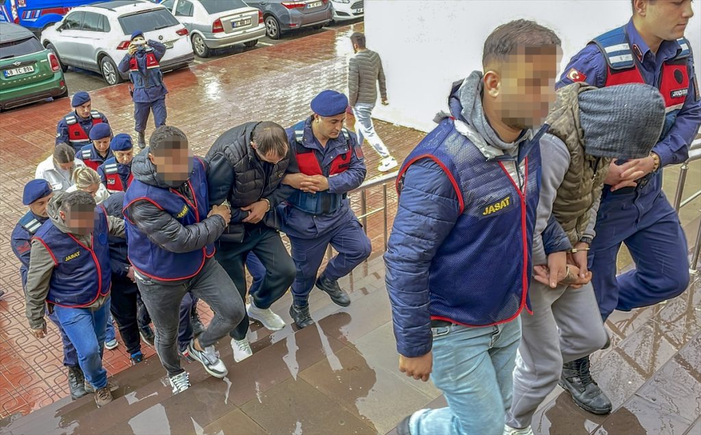 Bodrum’da gözaltına alınan 10 göçmen kaçakçılığı şüphelisinden 8’i tutuklandı