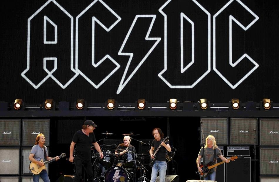 Dünyaca ünlü rock müzik grubu AC/DC’nin bateristi Colin Burgess hayatını kaybetti