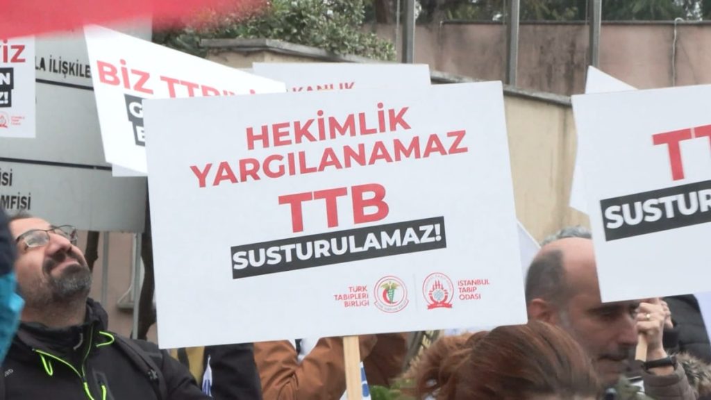 İstanbul Tabip Odası’ndan Çapa Tıp Fakültesi önünde basın açıklaması