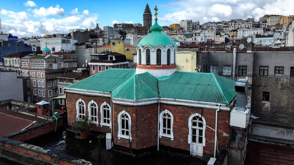 İstanbul’un çatı kiliseleri