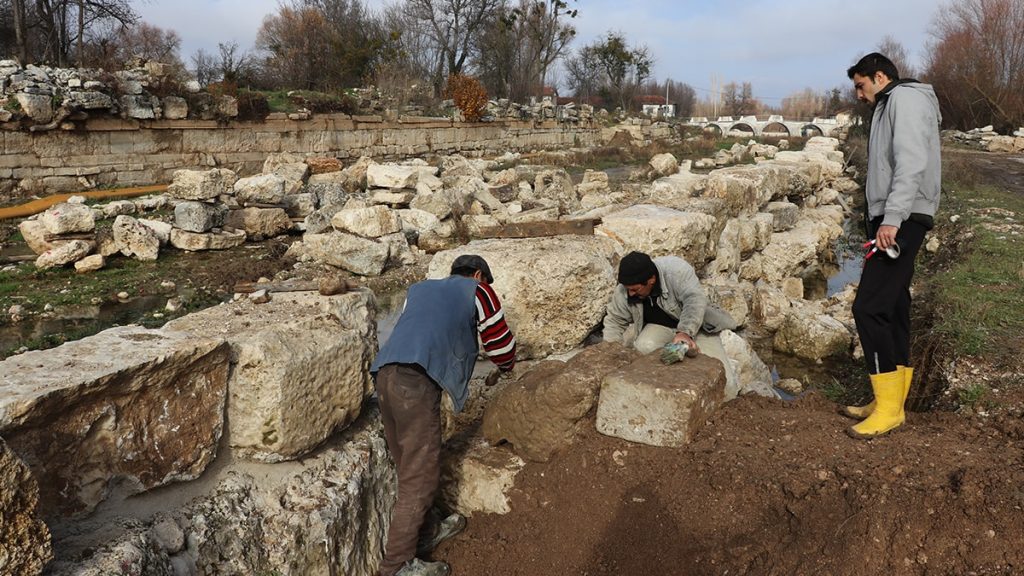 Kütahya’da Afrodit ve Dionysos’a ait yeni heykel başları bulundu