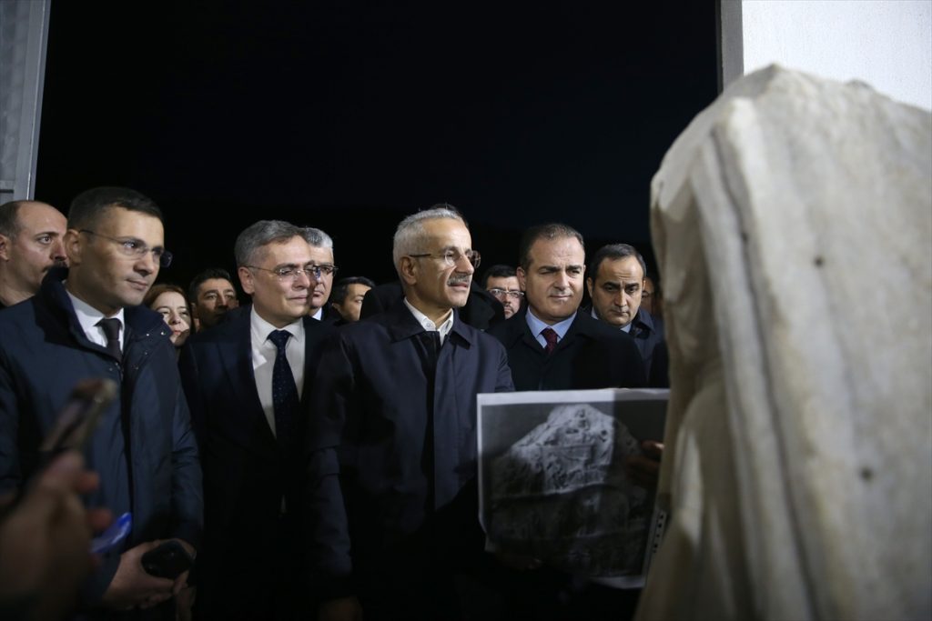 Ulaştırma ve Altyapı Bakanı Uraloğlu, Muğla’da Stratonikeia Antik Kenti’ni ziyaret etti