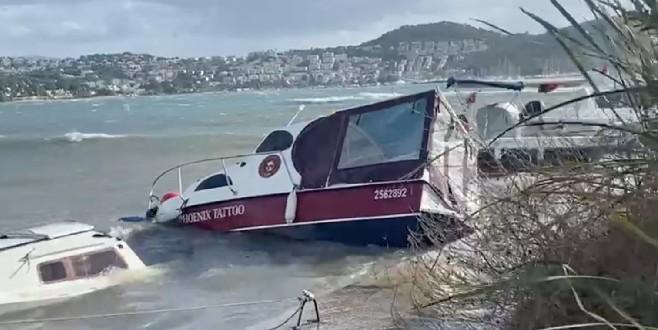 Bodrum’da Şiddetli Lodos Hayatı Felç Etti: Feribot Seferleri İptal