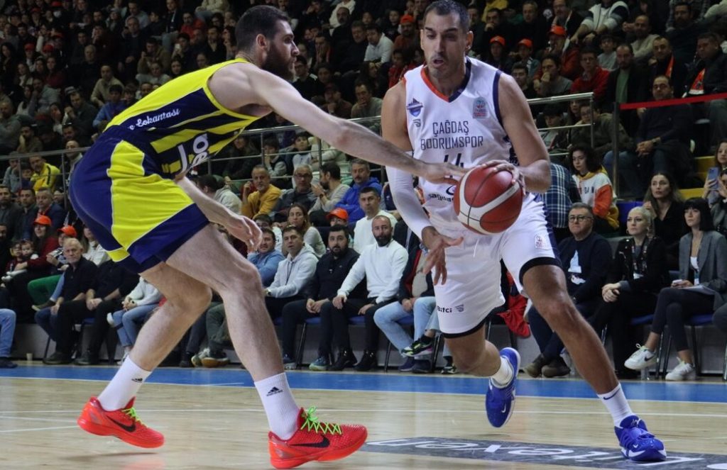 Çağdaş Bodrum Spor, Fenerbahçe Beko karşısında 92-93 mağlup oldu.