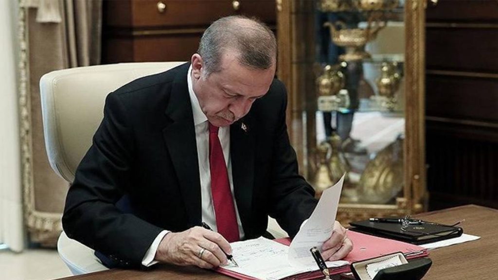 Erdoğan, Aralarında Muğla’nın da 10 ilin milli eğitim müdürünü görevden aldı.