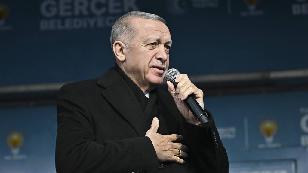 Erdoğan’dan Özel’e: Bay Kemal’in yerine binbir umutla getirdikleri çırak başkan, selefinden bile fason çıktı