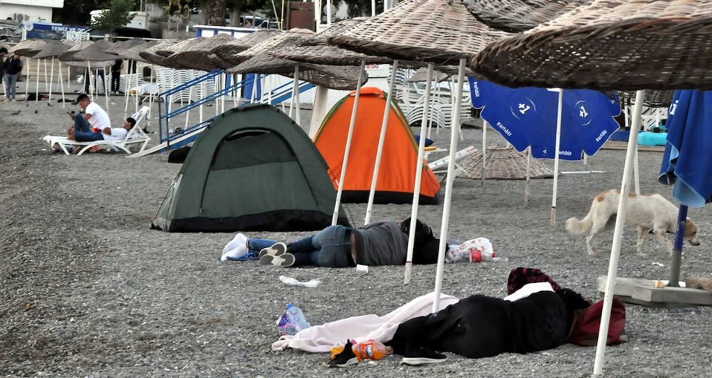 Bu sabah Bodrum… Vatandaş plajda uyudu