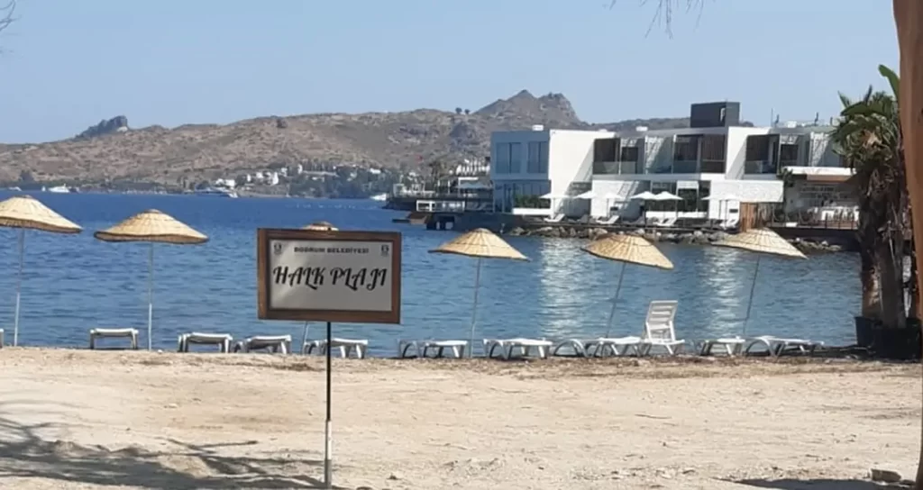 Bodrum’da işletme ve marina arasındaki alan halk plajı oldu