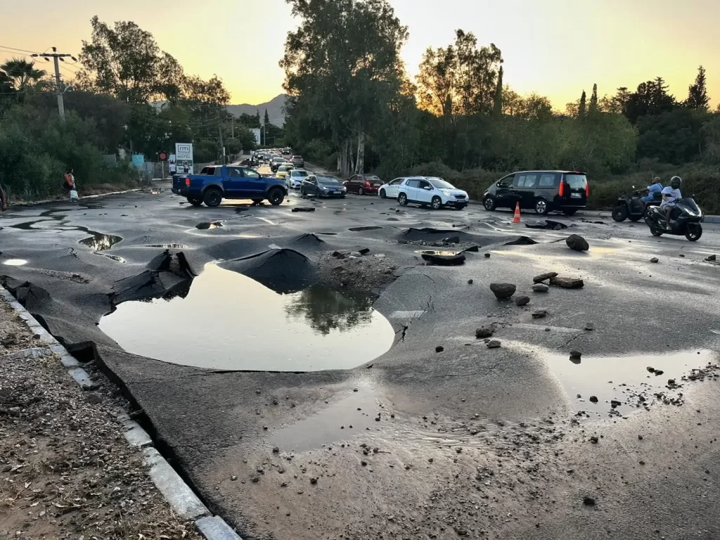 Bodrum’da Ana İsale Hattı Patladı, Yolda Dev Çukur Oluştu