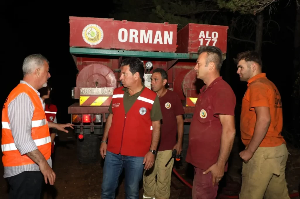 Büyükşehir Orman Yangınlarında Tüm Gücüyle Sahada