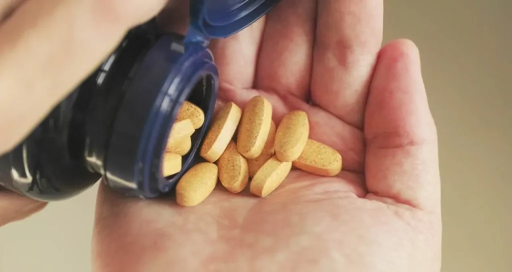 Eczacı, 3 vitamin takviyesine dikkat çekti: Uyarı etiketi şart!