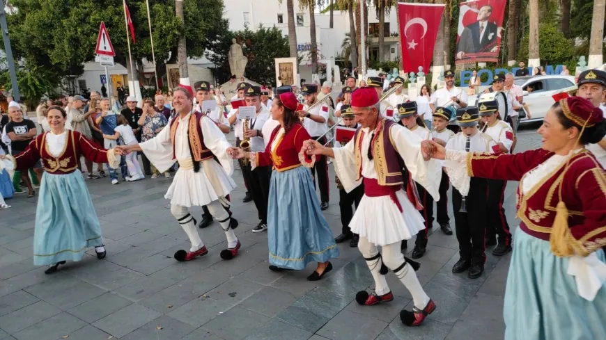 Ege’nin iki yakası bir araya geldi, dostluk şarkıları söylendi