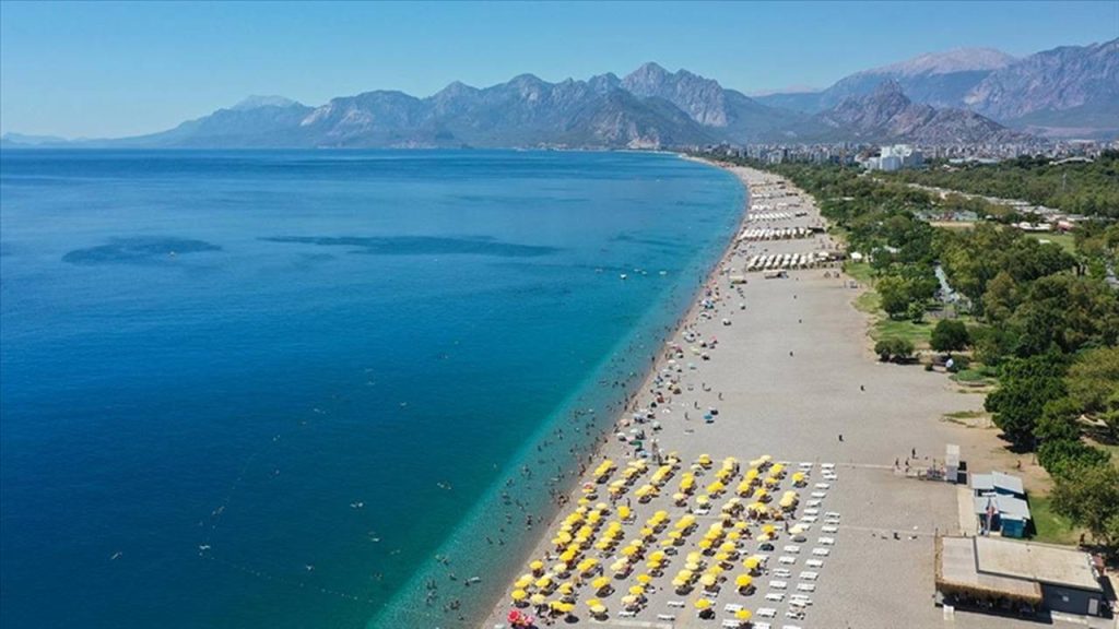 Antalya 17 milyon turisti geçecek; erken rezervasyonlar oranları da düzgün