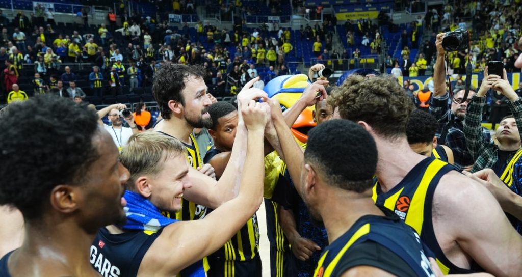 Avrupa’nın doruğunda artık Fenerbahçe var!